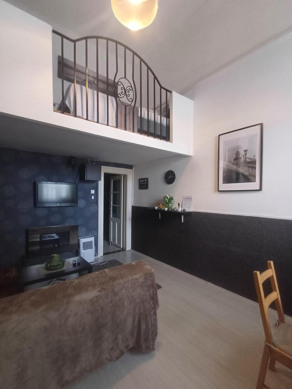 Apartment Center 2 *